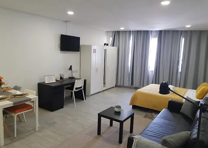 Almada Downtown 402