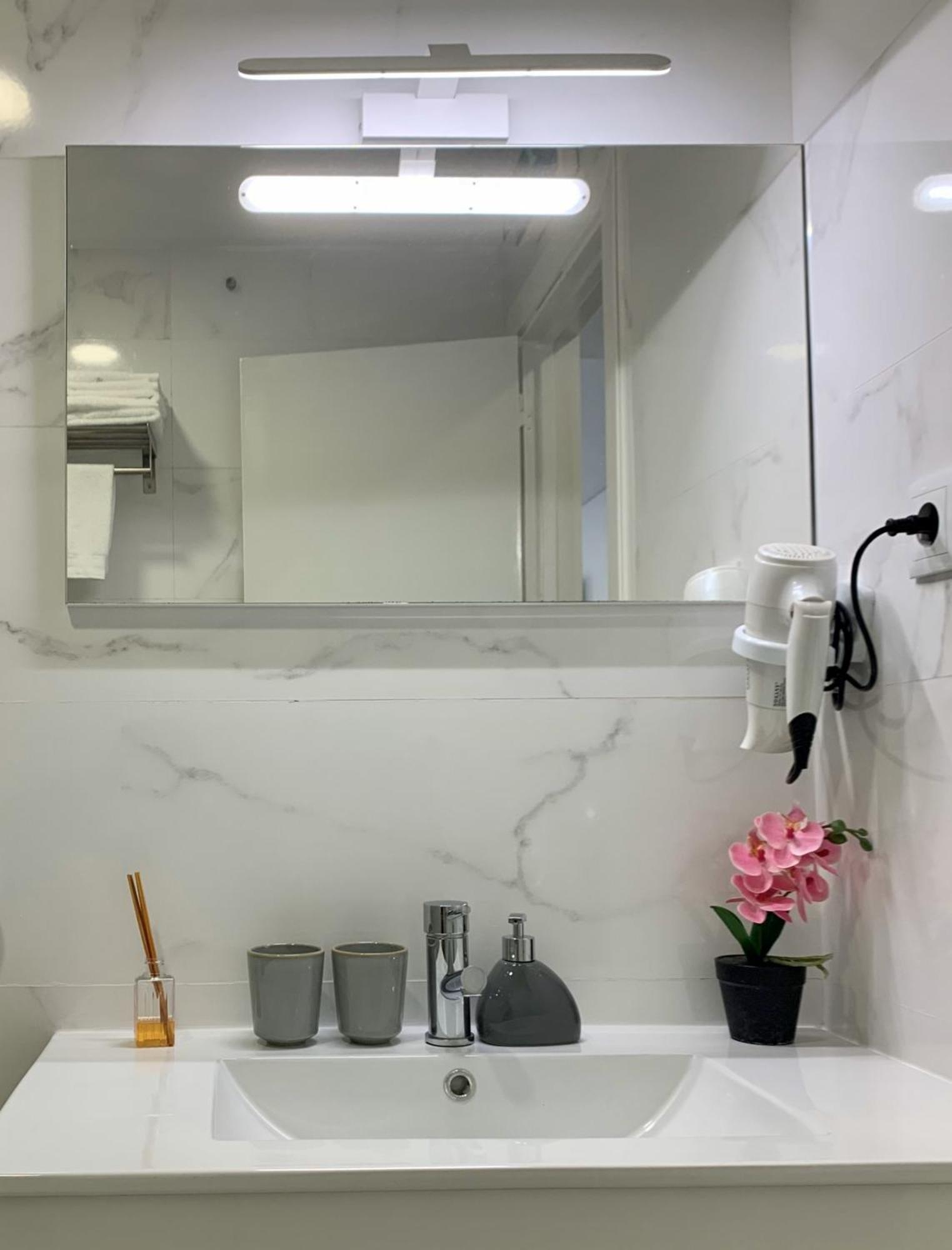 Almada Downtown 402 Appartement Oporto